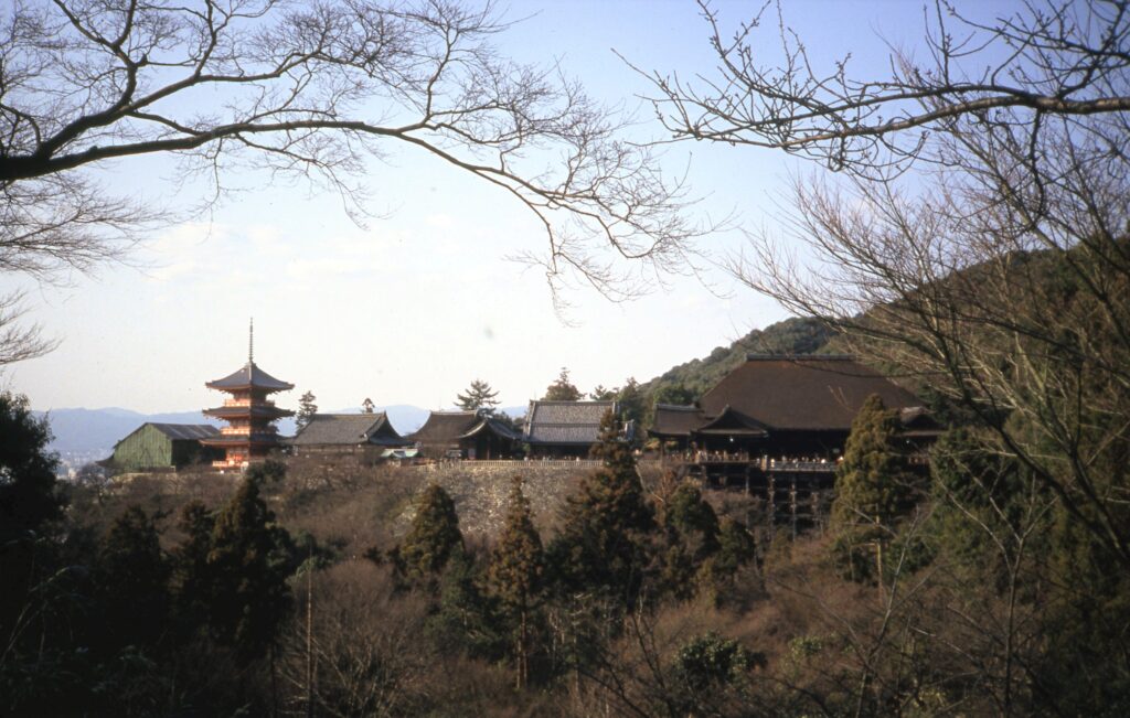 Tempelcomplex boven Kyoto