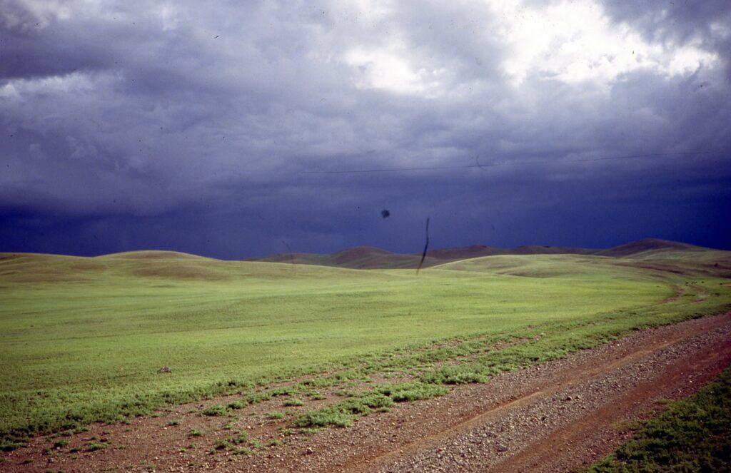 De Mongoolse steppe - en luchten